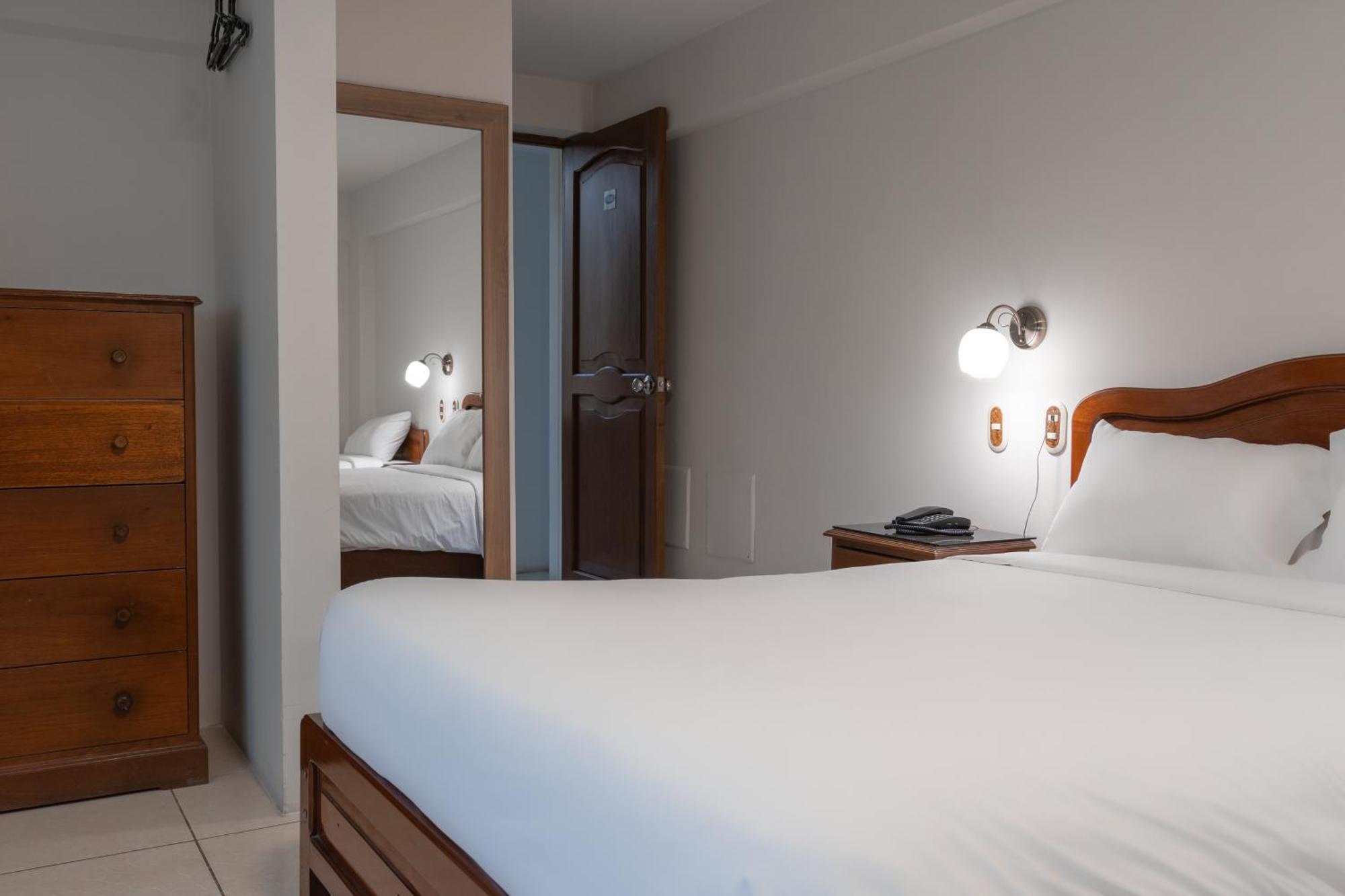 Hotel Alexander トルヒーリョ 部屋 写真