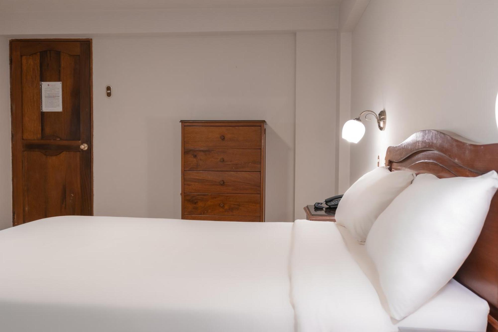 Hotel Alexander トルヒーリョ 部屋 写真