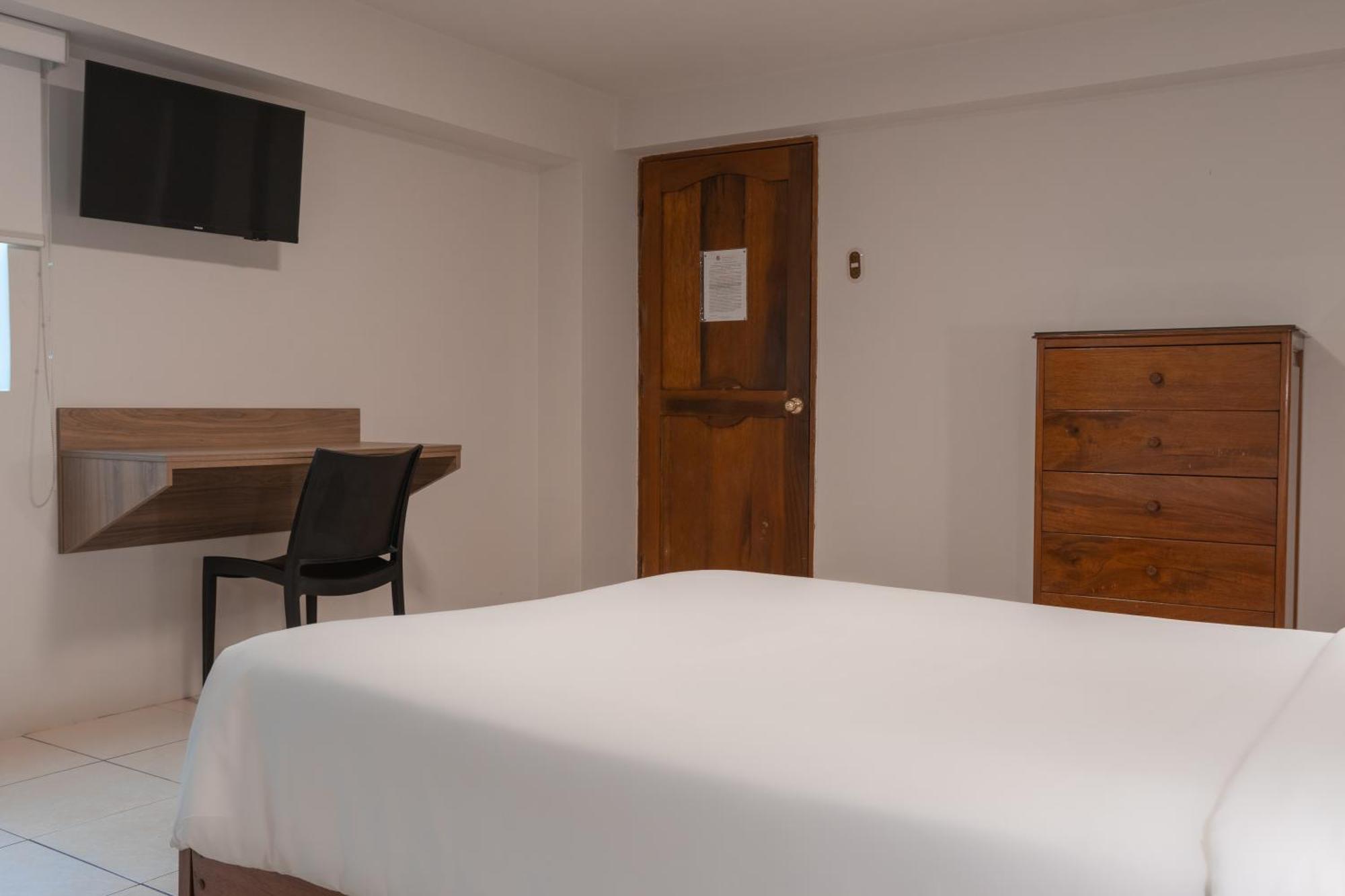 Hotel Alexander トルヒーリョ 部屋 写真